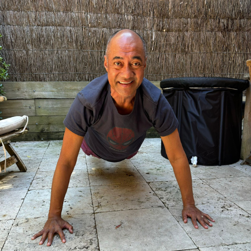 Sonny takes on the Push-up Challenge for Lifeline